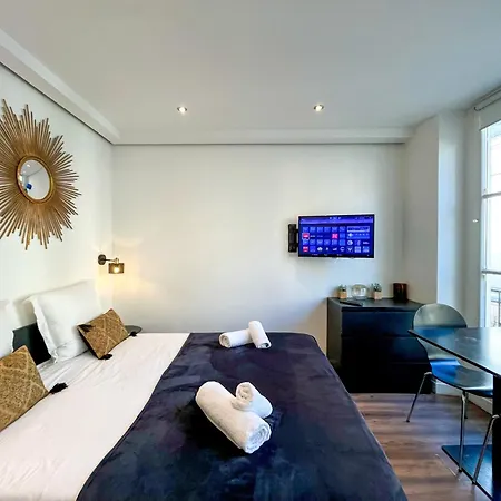 Urbanflat 205 - Beautiful In The Center Of *